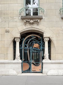 Eingangstür des Castel Beranger, erbaut zwischen 1895 und 1898 im 16. Arrondissement in Paris von Hector Guimard