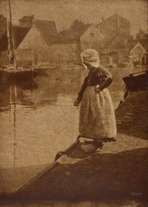 Niederländisches Mädchen in Landschaft von Heinrich Kuhn