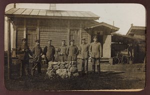 Erster Weltkrieg: die Ukraine in den Jahren 1914-1916 während der Invasion der deutschen Armee. Porträt einer Gruppe von Heldenfriedhof Dsessentniki (attr. to)