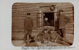 Erster Weltkrieg: die Ukraine in den Jahren 1914-1916 während der Invasion der deutschen Armee. Gruppe von Soldaten von Heldenfriedhof Dsessentniki (attr. to)