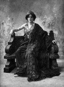 Französische Sopranistin Suzanne Brohly als Klytemnestra in der Oper "Iphigenie en Aulide", Paris, Foto von Henri Manuel aus der französischen Zeitung "Le Theatre" April 1908 von Henri Manuel