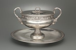 Gedeckte Terrine mit Tablett, 1798-1809