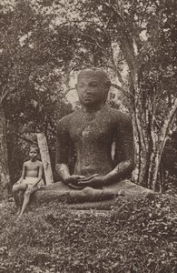 Ruinenstädte von Ceylon: Monolithische Buddha-Statue von Henry W. Cave