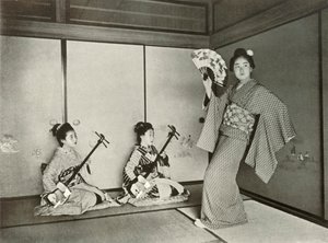 Eine Geisha tanzt, 1910 von Herbert Ponting