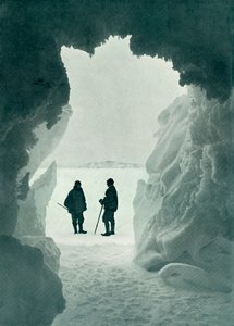 Eine Eishöhle - Zeltinsel in der Ferne, Captain Scott und Wright, ca. 1911
