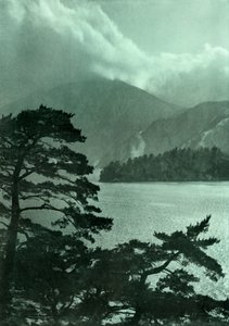 Annähernder Sturm am Lake Motosu, 1910 von Herbert Ponting