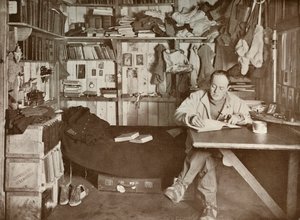 Kapitän Scott in seinem Arbeitszimmer, um 1911, 1913