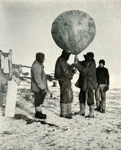 Dr. Simpson lässt einen Ballon steigen, 1911, 1913 von Herbert Ponting