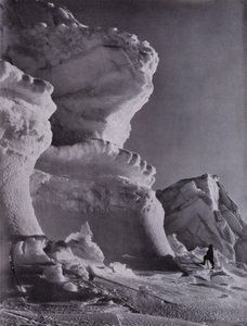 Eisbastionen des Castle Berg von Herbert Ponting