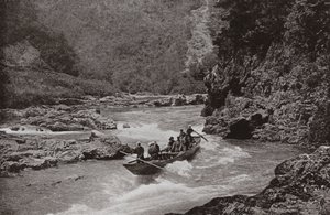 Die Stromschnellen des Katsura-gawa hinunterfahren (s/w Foto) von Herbert Ponting