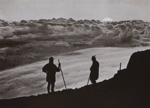 Sonnenuntergang vom Gipfel des Fuji von Herbert Ponting