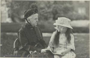 Porträt von Emma, Königin-Regentin der Niederlande, und Juliana, Königin der Niederlande von Herman Deutmann