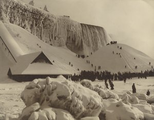 Ansicht der Niagarafälle im Winter