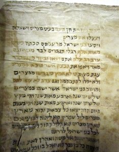 Torarolle der jüdischen Gemeinde in Kaifeng, China von Historical Document