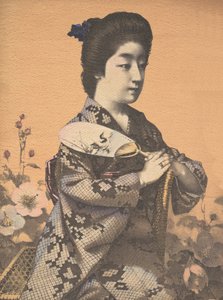 Mädchen mit einem runden Papierfächer Uchiwa, ca. 1900 von Hugechi