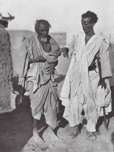 Afrika: Bisharin-Männer, Nubische Wüste von Hugo Adolf Bernatzik