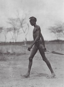 Afrika: Dinka-Krieger mit Speer