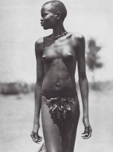 Afrika: Djur-Mädchen, Sudan von Hugo Adolf Bernatzik