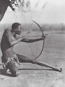 Afrika: Östlicher Djur-Bogenschütze von Hugo Adolf Bernatzik