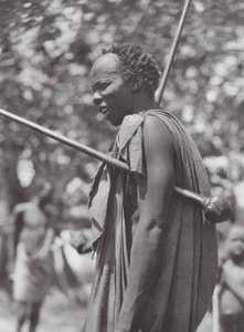 Afrika: Shilluk-Krieger mit Keule von Hugo Adolf Bernatzik