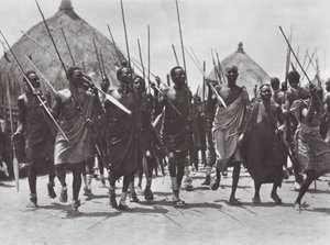 Afrika: Shilluk-Krieger stürmen das Grab eines Häuptlings von Hugo Adolf Bernatzik