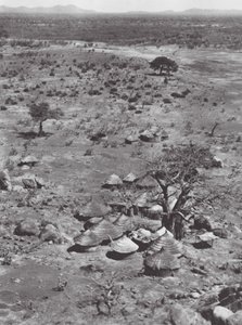 Afrika: Blick auf die Ebenen vom Mount Talodi von Hugo Adolf Bernatzik