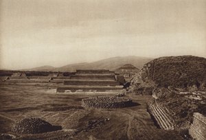 Mexiko: San Juan Teotihuacan, Blick auf die Terrassen der Zitadelle von Hugo Brehme