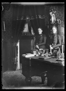 Elli und Ellen von Schoultz in ihrem Haus in Wyborg