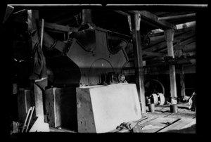 Holzschleifmaschine der Kymi-Fabrik in Kuusankoski von Hugo Simberg