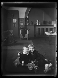 Tom und Uhra Simberg im Atelierhaus an der Siltasaarenkatu