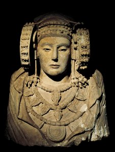 Iberische Zivilisation: Die Dame von Elche - 6. Jahrhundert v. Chr., Vom Fundort La Alcudia, Elche - Aufbewahrt in Madrid, Nationales Archäologisches Museum - Die Dame von Elche oder Dame von Elx - Bemalte Kalksteinskulptur, 6. Jahrhundert v. Chr., Iberisc von Iberian