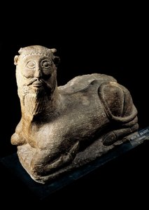 Iberische Kunst: "Bicha de Balnitrogen", ein Stier mit menschlichem Kopf. Steinskulptur aus Albacete, Spanien. 5. Jahrhundert v. Chr. Nationales Archäologisches Museum, Madrid