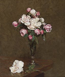 Rosa und weiße Rosen in einem Champagnerglas