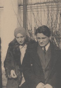 Serafima Suok-Narbut und Yury Olesha bei der Beerdigung von Vladimir Mayakovsky von Ilya Arnoldovich Ilf