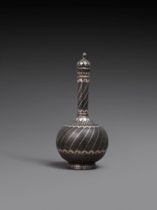 Flasche mit Deckel und Ständer oder Schale aus Metalllegierung mit Silbereinlage, 1700-99