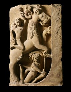 Indische Kunst: Greif mit zwei Kriegern