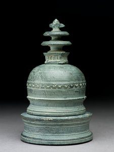 Reliquiar in Form einer Stupa