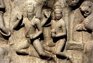 Shiva verleiht ein Geschenk, Detail aus der Schnitzerei, die Arjunas Buße aus dem Mahabharata darstellt, Pallava