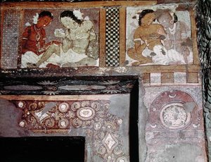 Zwei Paare, aus dem Inneren der Höhle 17