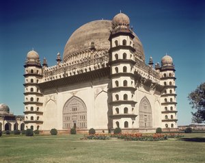 Ansicht des Gol Gumbaz, Mausoleum von Mohammed Adil Shah II (1627-57), erbaut 1659 von Indian School