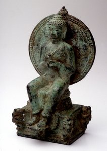 Europäischer sitzender Buddha, Bronze, Zentral-Java, 9. Jahrhundert von Indonesian