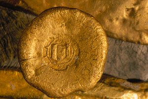 Ein glitzernder Schatz aus Gold und Silber wurde vom Meeresboden geborgen. Schätze wie diese Goldknöpfe wurden aus der Neuen Welt über Kuba nach Sevilla verschifft. Mit freundlicher Genehmigung des Historikers der Stadt Havanna von Ira Block