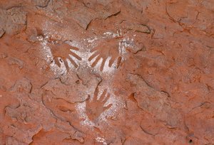Alte Anasazi-Felskunst, ein Handabdruck im Grand Gulch, Utah