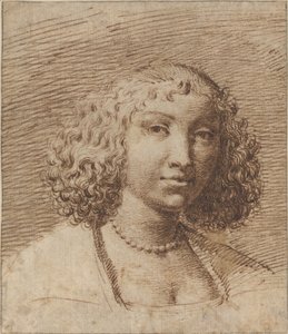 Junge Frau mit Perlenkette