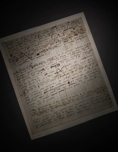 Zwei Seiten von Überarbeitungen der Principia Mathematica von Isaac Newton