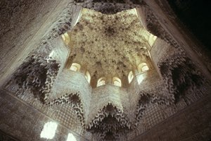 Decke der Halle der Abencerrajes von Islamic School