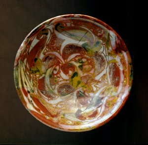 Islamische Kunst: kleine Keramikschale mit pflanzlichen Verzierungen. Aus dem Irak. 9. Jahrhundert n. Chr. Dim. 13,8 cm Paris, Musée du Louvre von Islamic School