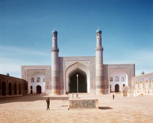 Der Innenhof der Masjid-i Jami oder Freitagsmoschee, gegründet 1200, wiederaufgebaut 1498
