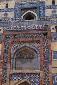 Fliesen am Eingangstor zum Mausoleum von Bibi Jawindi (gest. 1403), errichtet 1494 von Islamic School