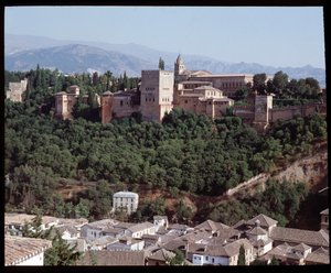 Ansicht der Festung und des Palastes der Alhambra von Islamic School